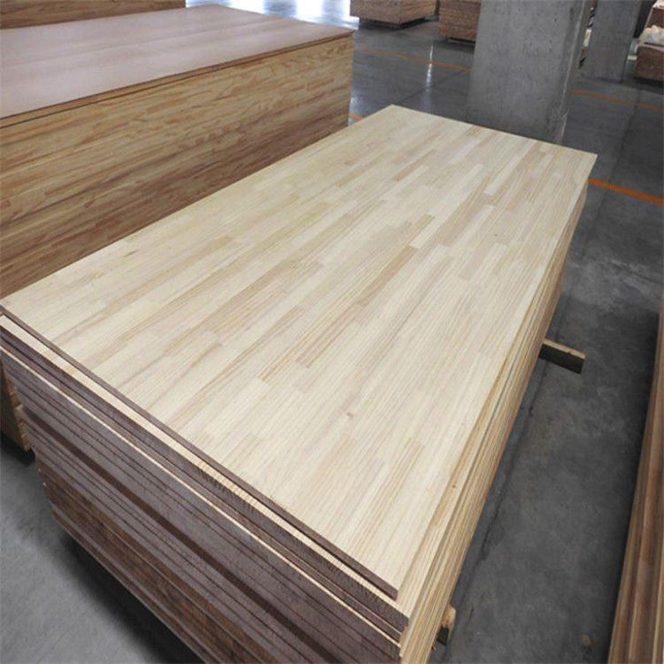 Papan Kayu Solid Ramah Lingkungan Berkilau Pine Finger Joint Kayu Untuk Membuat Perabotan