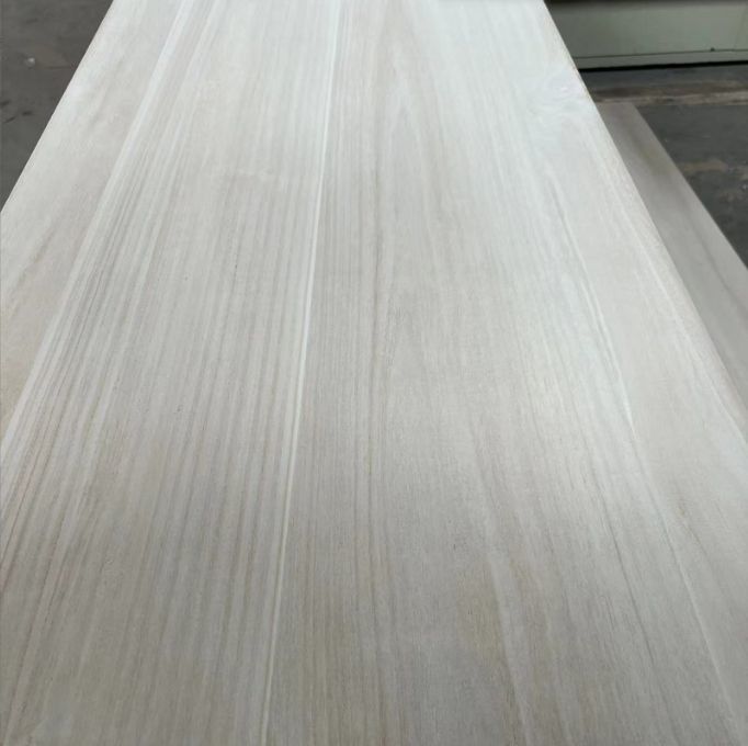 Gaya Baru VIETNAM Produk Kayu Padat Kayu Teak Kayu gergaji / Kayu / Kayu Karat Paulownia Edge Papan Lem Untuk Dijual