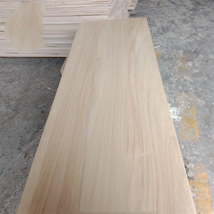 Pabrik grosir kustomisasi ukuran AA Grade paulownia kayu solid papan paulownia tepi lem board papan selancar