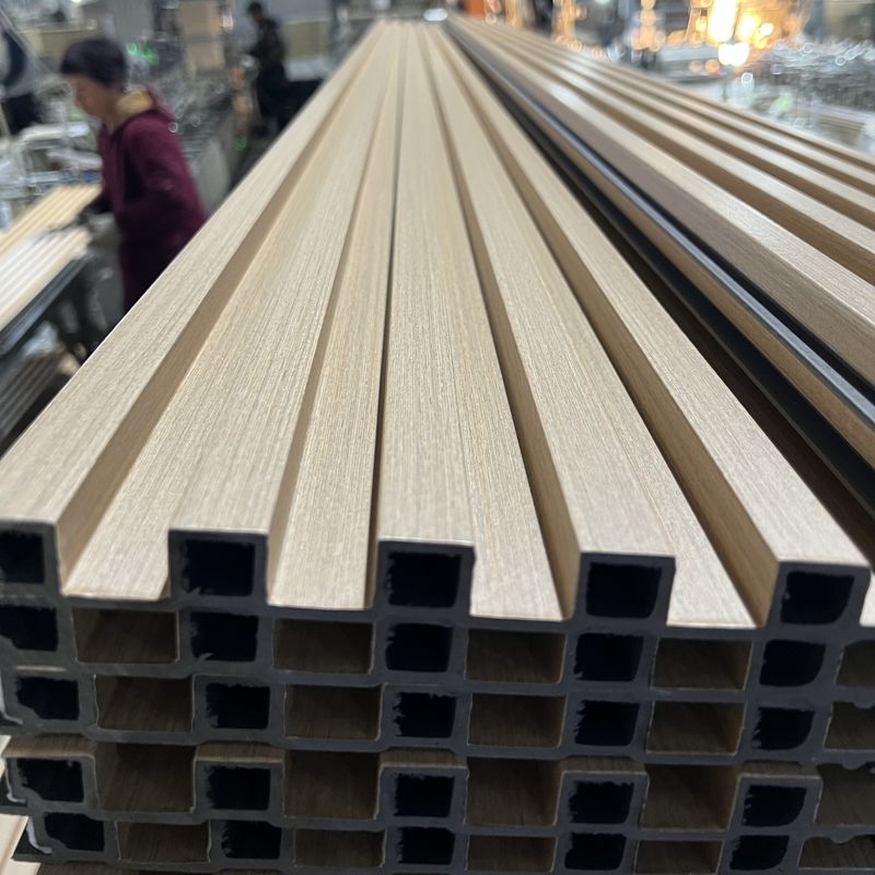 Waterproof Wpc Wall Panel Pvc Film Kayu Plastik Wpc Langit-langit Slat Cladding Fluted Indoor Wall Panel untuk Dekorasi Interior