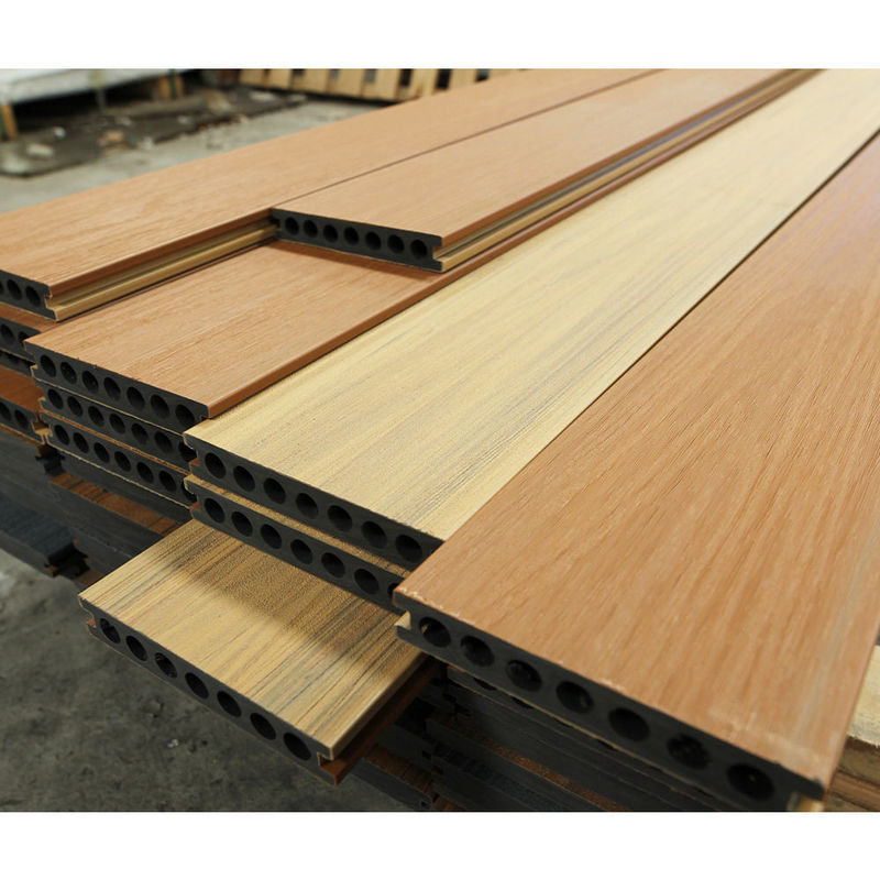 WPC Decking Board Waterproof Kayu Plastik Komposit Material Lantai Teak dan PVC Square Exterior Tile