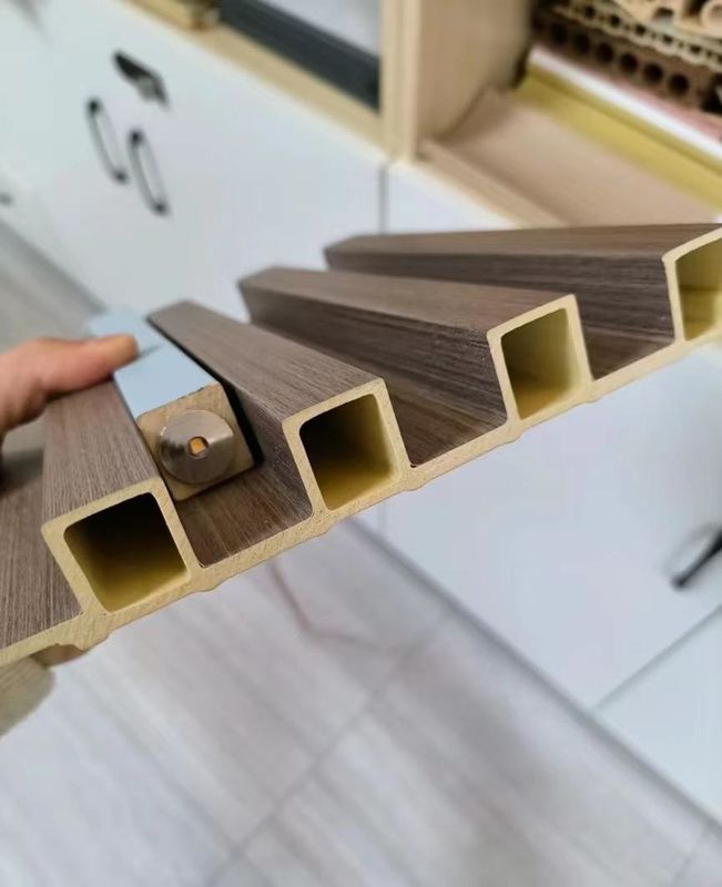 Pvc 3D Fluted Dekoratif Lambrin Kayu Komposit Interior Fluted Panel Wpc Panel Dinding Lapisan Perlindungan Api Untuk Permintaan Pelanggan
