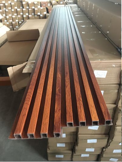 Panel Dinding WPC Komposit Kayu Mudah Dipasang Pelapis Eksternal Panel Dinding Beralur Interior