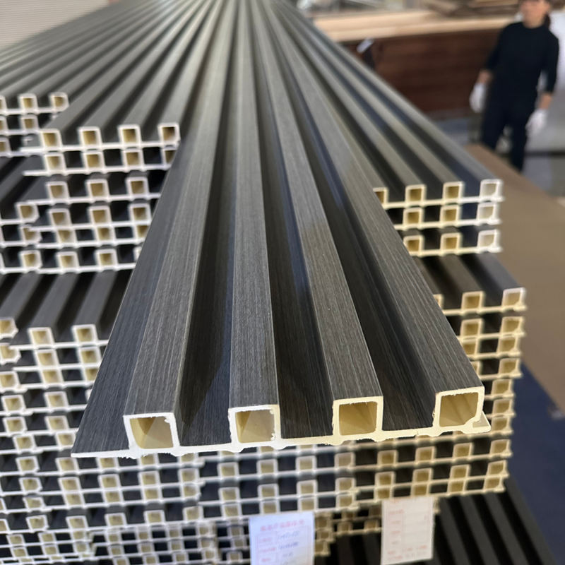 Panel Dinding WPC Komposit Kayu Mudah Dipasang Pelapis Eksternal Panel Dinding Beralur Interior