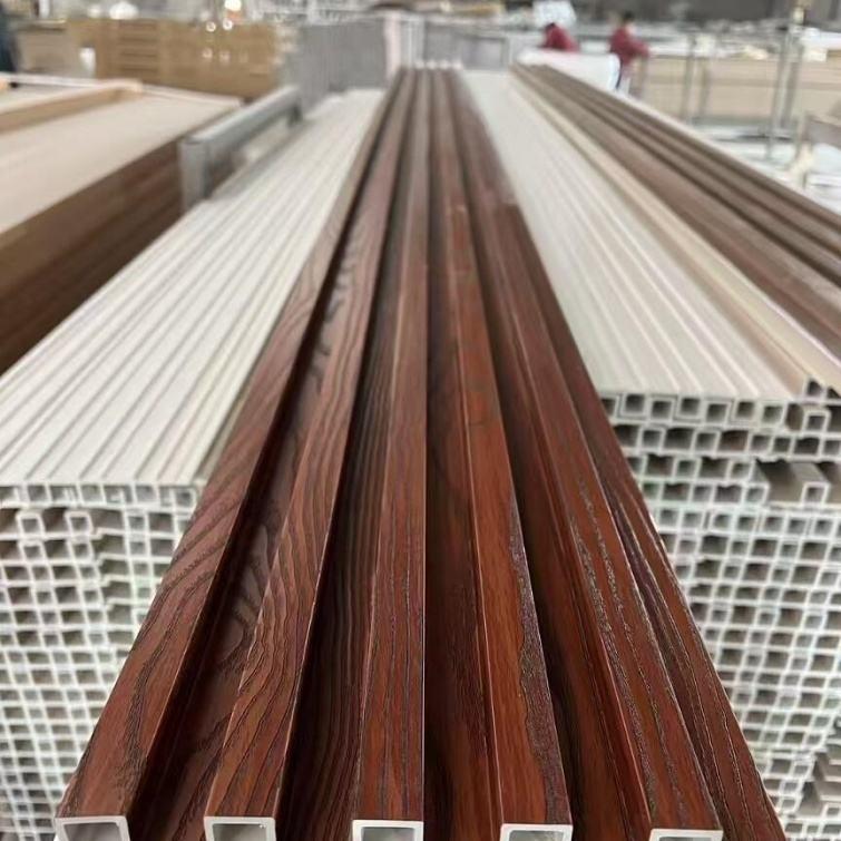 Panel Dinding Bergaris WPC Interior 3D PVC Alternatif Kayu Panel Luar Ruangan/Komersial/Dapur/Gym Lembaran Plastik Panel Dinding Tahan Air