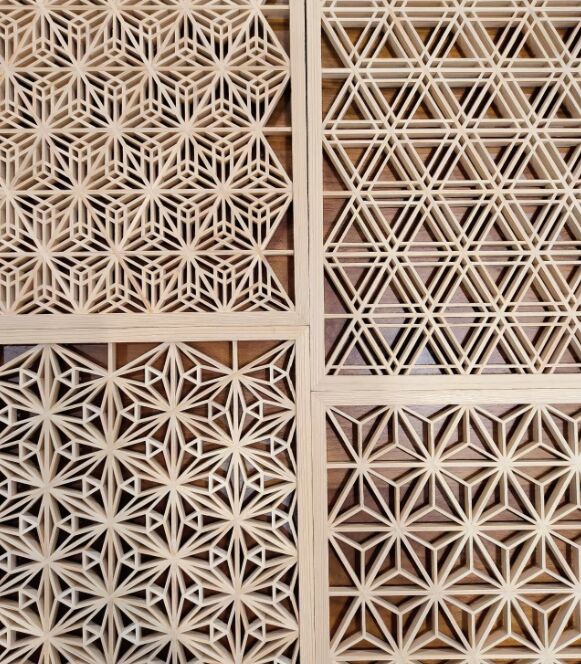 Teknik Pengerjaan Kayu Tradisional Kumiko Menggunakan Hadiah Tangan Mortise