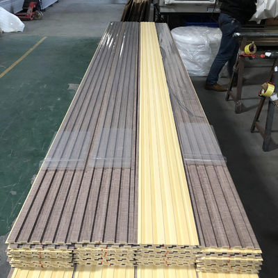 Interior Dekoratif Papan Dinding Panel Langit-langit PVC Lapisan Serat Bambu Seni Louver Panel Latar Belakang WPC Panel Slat Fluted