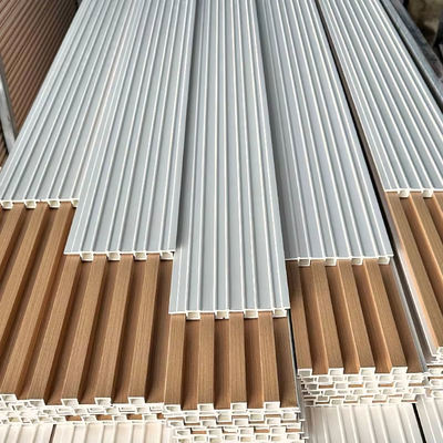 Harga Grosir Modern Desain WPC Wall Board Anti-statis Interior Kayu Slat Wall Panel untuk Indoor Waterproof WPC Wall Cover